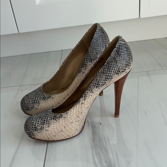 Stuart Weitzman Shoes - Stuart Weitzman Two Tone Watersnake Platform Pumps 
7.5